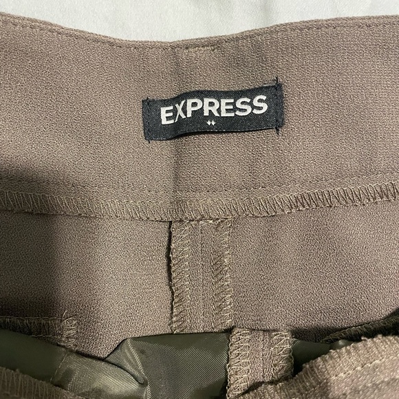 Express Shorts - Picture 4 of 6